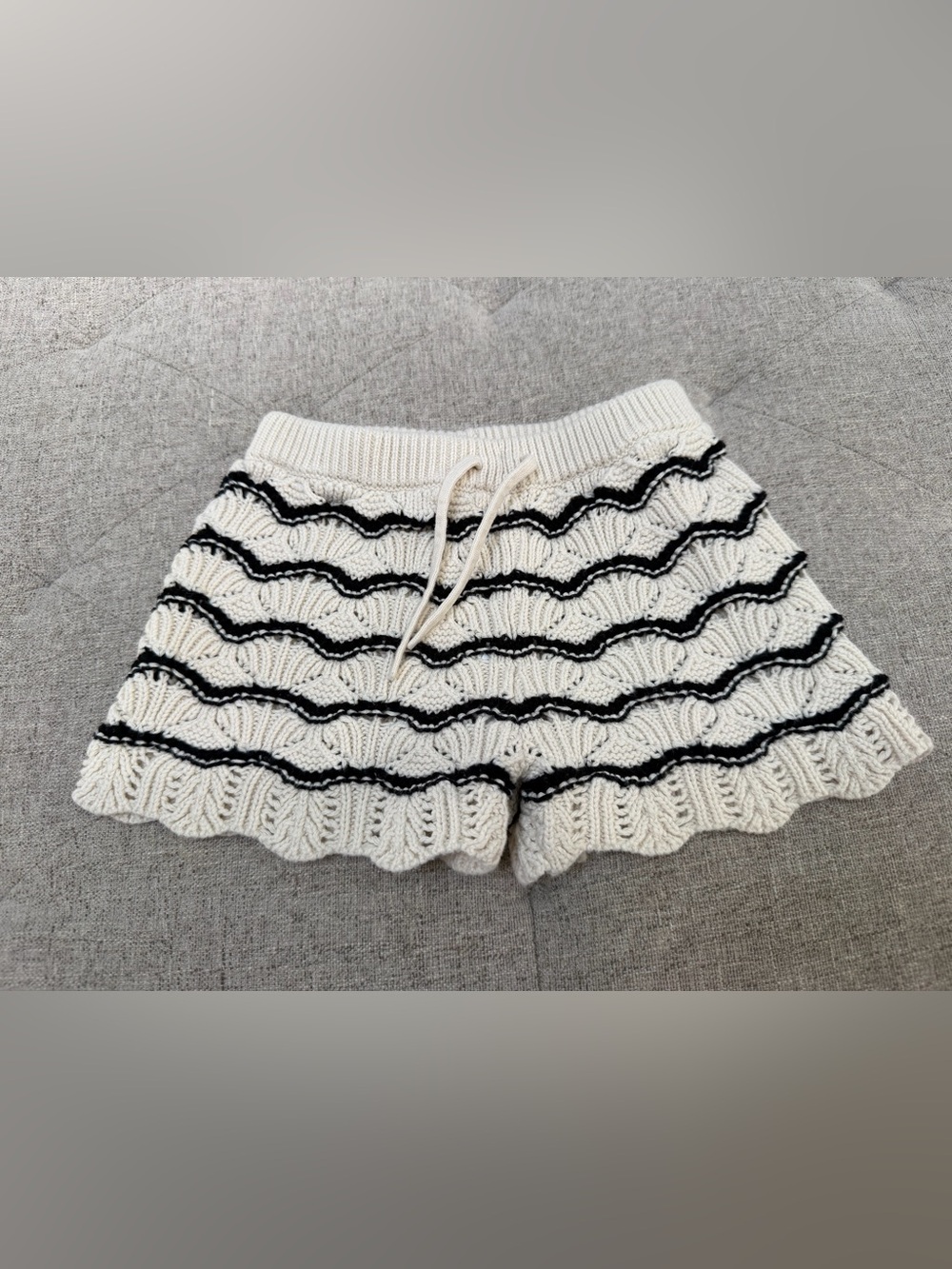 EUC ZARA TODDLER CROCHET KNIT SHORTS BLACK AND CREAM SIZE 2-3